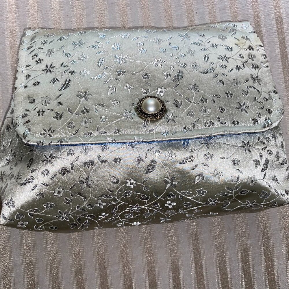 WEDDING HAND MAGDE CLUTCH SILVER AND WHITE WITH BLUE LINING